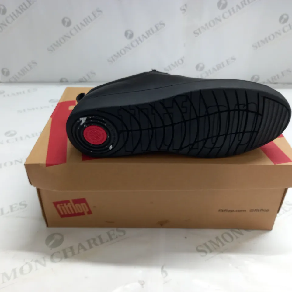 FITFLOPS RALLY LEATHER SLIP ON TRINERS IN BLACK  - SIZE 5