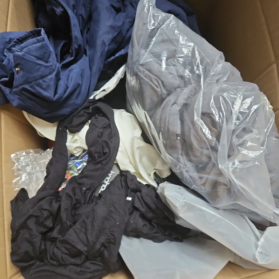 BOX OF APPROXIMATELY 20 ASSORTED CLOTHING ITEMS TO INCLUDE DRESS, TSHIRT, JACKET, ETC