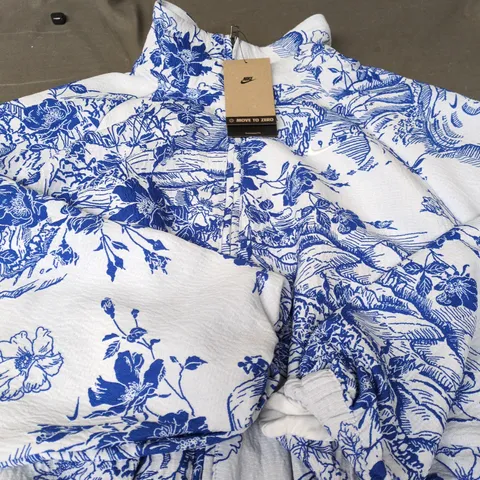 NIKE MOVE TO ZERO WOMEN'S FLORAL PRINT ZIP-UP HOODIE – OVERSIZED FIT, LARGE