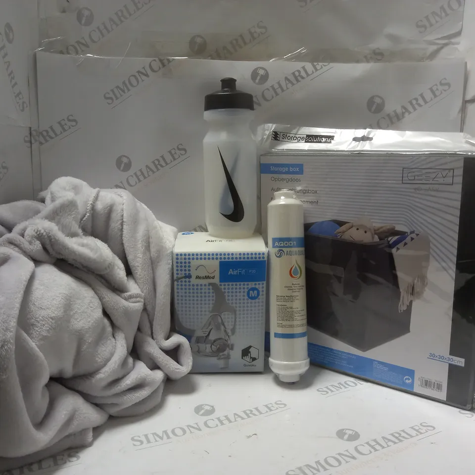 BOX OF APPROXIMATELY 20 ASSORTED ITEMS TO INCLUDE - STORAGE SOLUTIONS BOX - NIKE WATER BOTTLE - RESMED AIR FIT F20 ECT