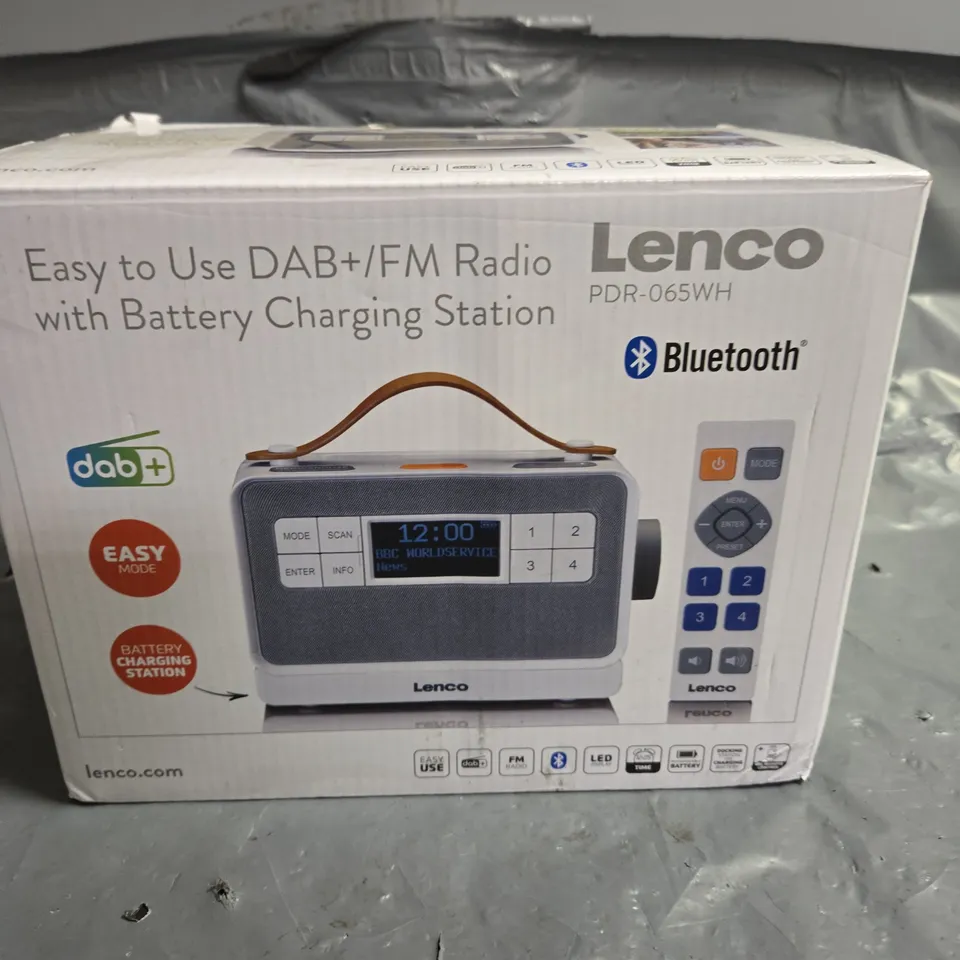 LENCO PDR-065WH EASY TO USE DAB+/FM RADIO WITH BATTERY CHARGING STATION