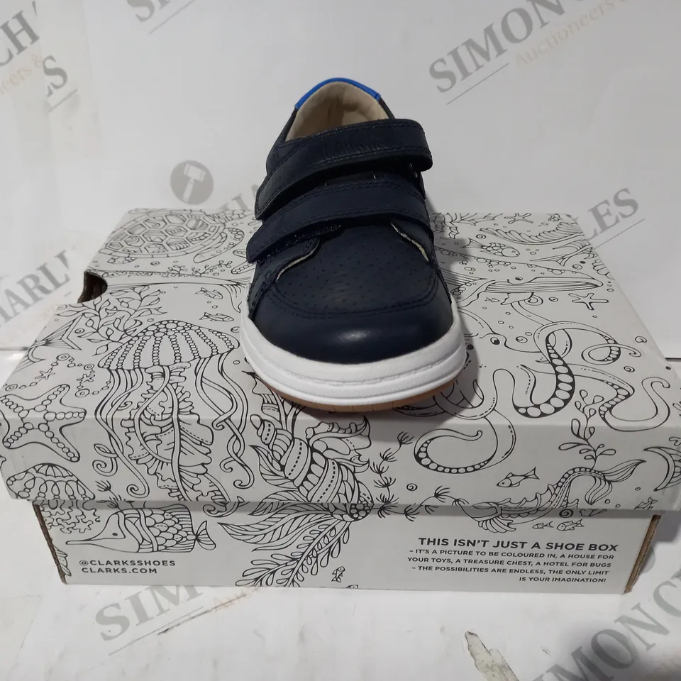 BOXED PAIR OF CLARKS FAWN SOLO KIDS SHOES IN NAVY UK SIZE 11