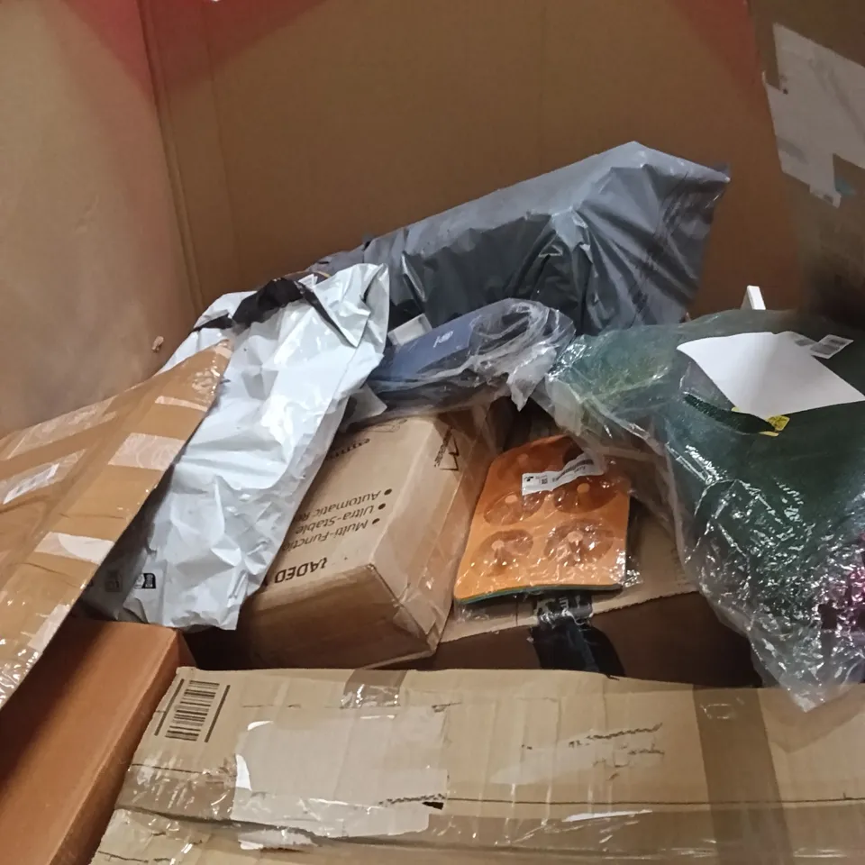 PALLET OF ASSORTED ITEMS INCLUDING - TOILET SEAT, CAT LITTER TRAY, BATH SHOWER SET