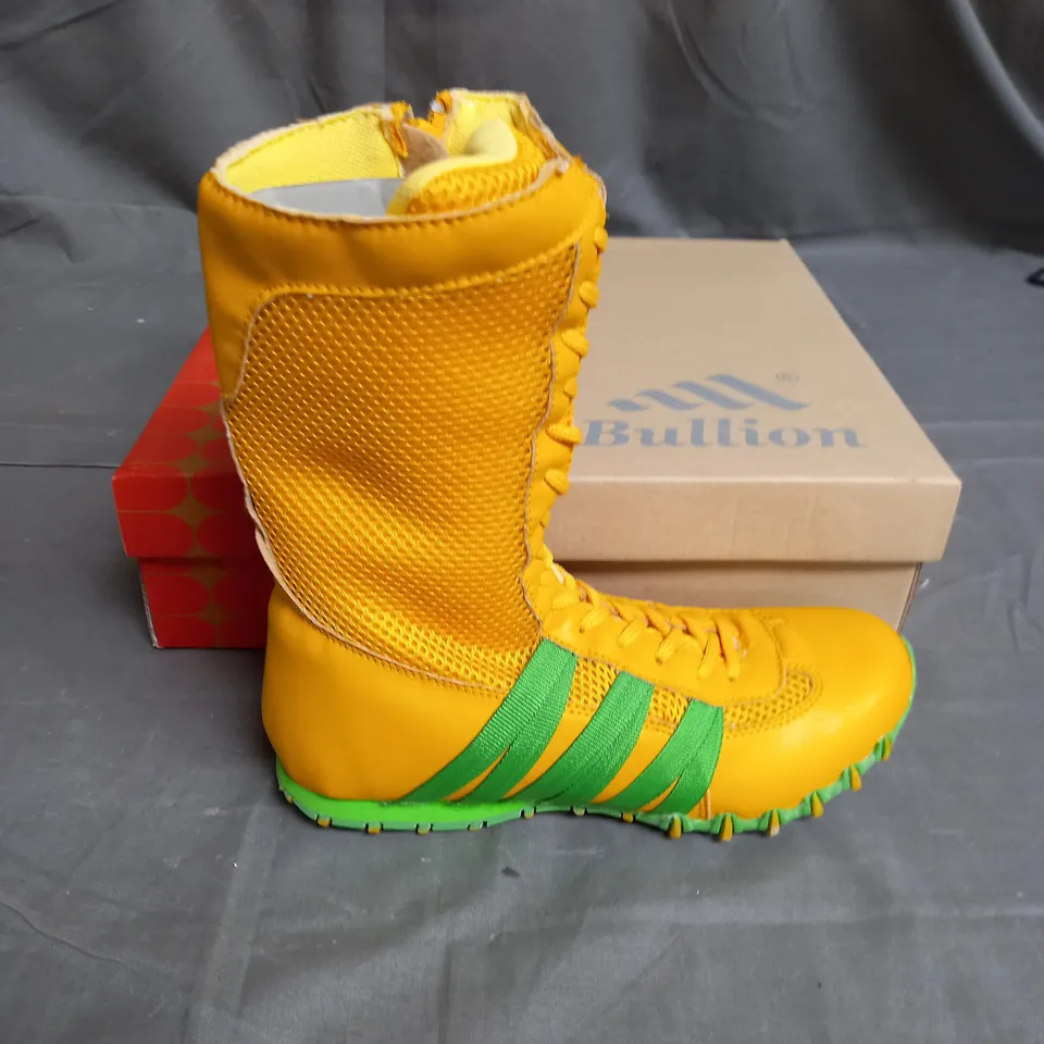 BOX OF 12 PAIRS OF BUILLON BOOTS IN YELLOW/GREEN - VARIOUS SIZES