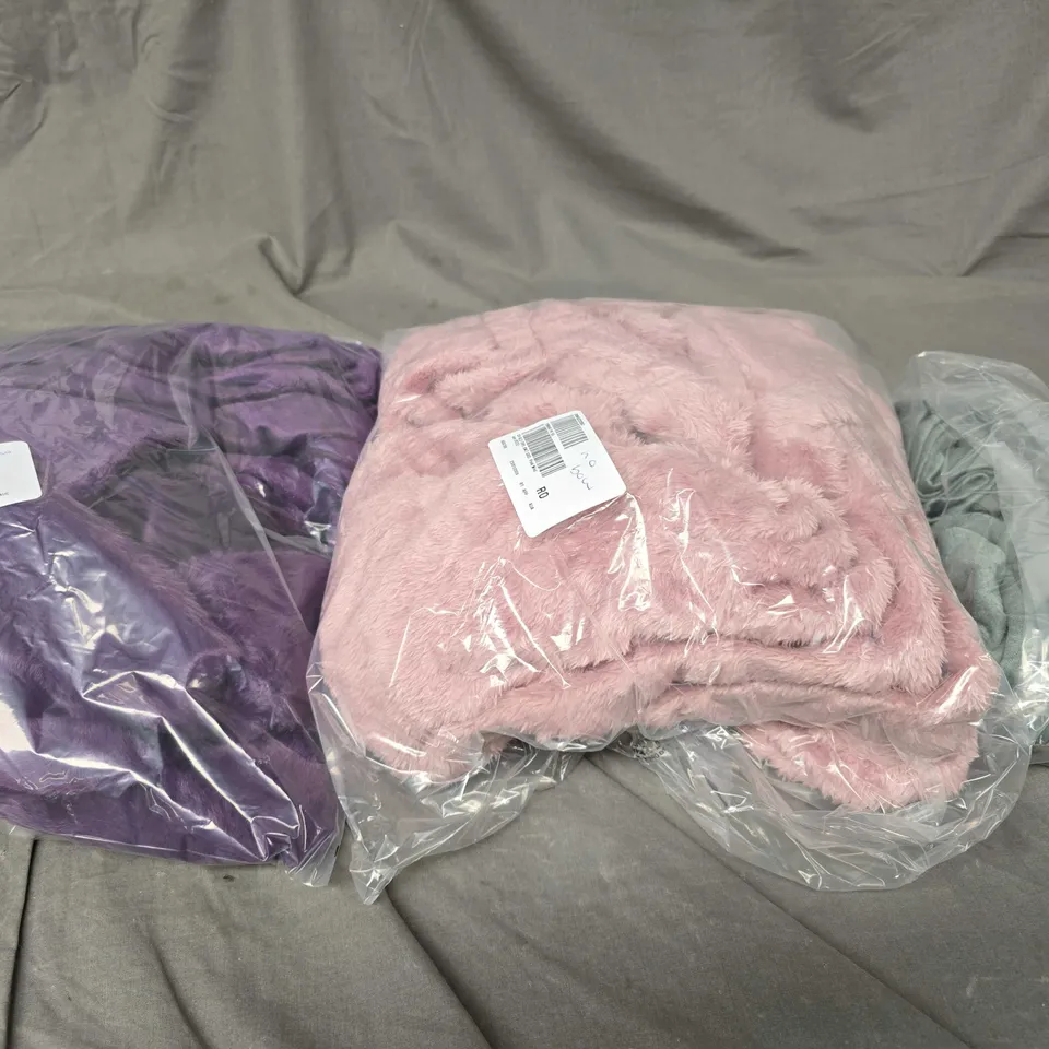 APPROXIMATELY 10 ASSORTED CLOTHING PRODUCTS TO INCLUDE DRESSING GOWN, LOUNGEWEAR ETC