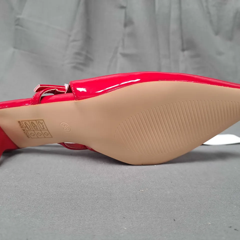 PAIR OF CIDER POINTED TOE LOW HEEL SHOES IN CANDY APPLE RED EU SIZE 38
