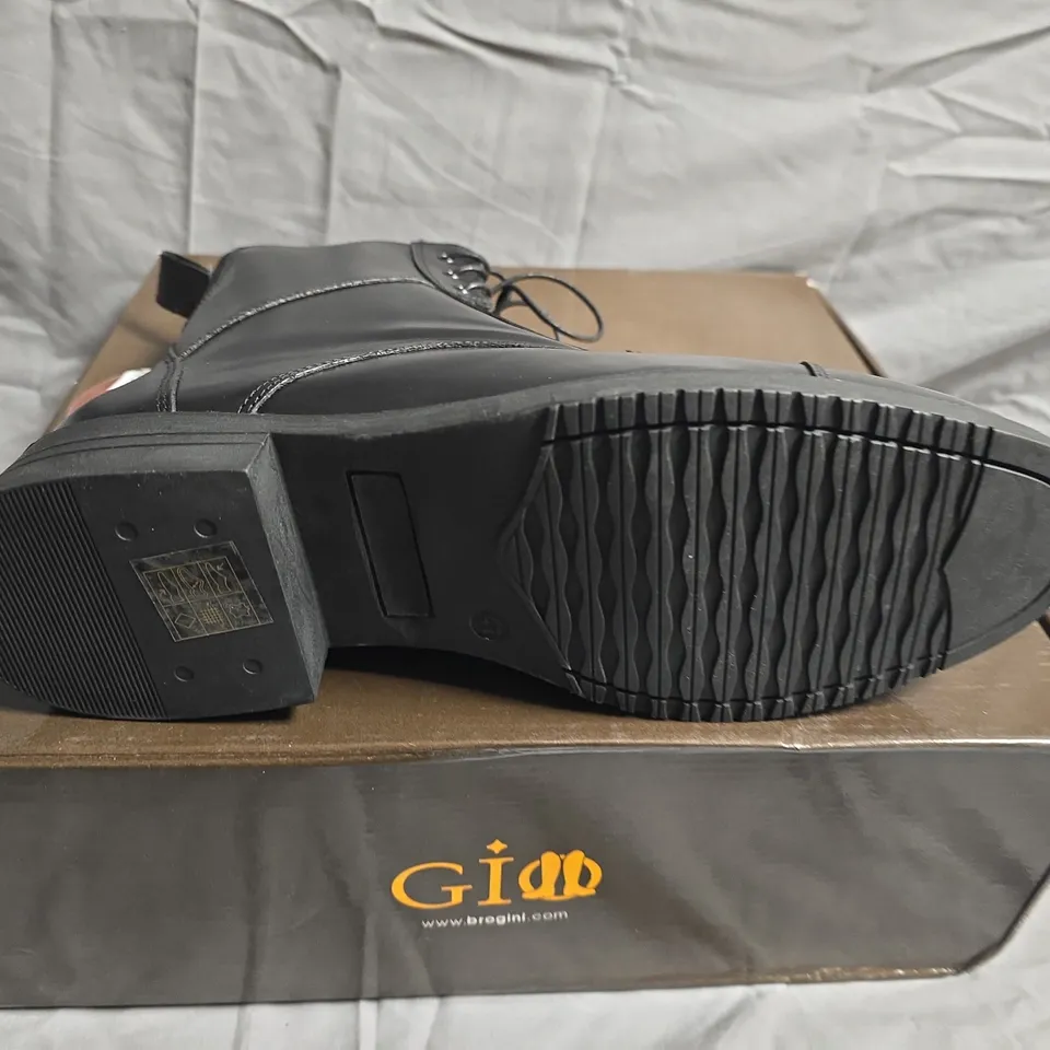 BOXED PAIR OF GIO TORQUAY ANKLE BOOTS - UK SIZE 41