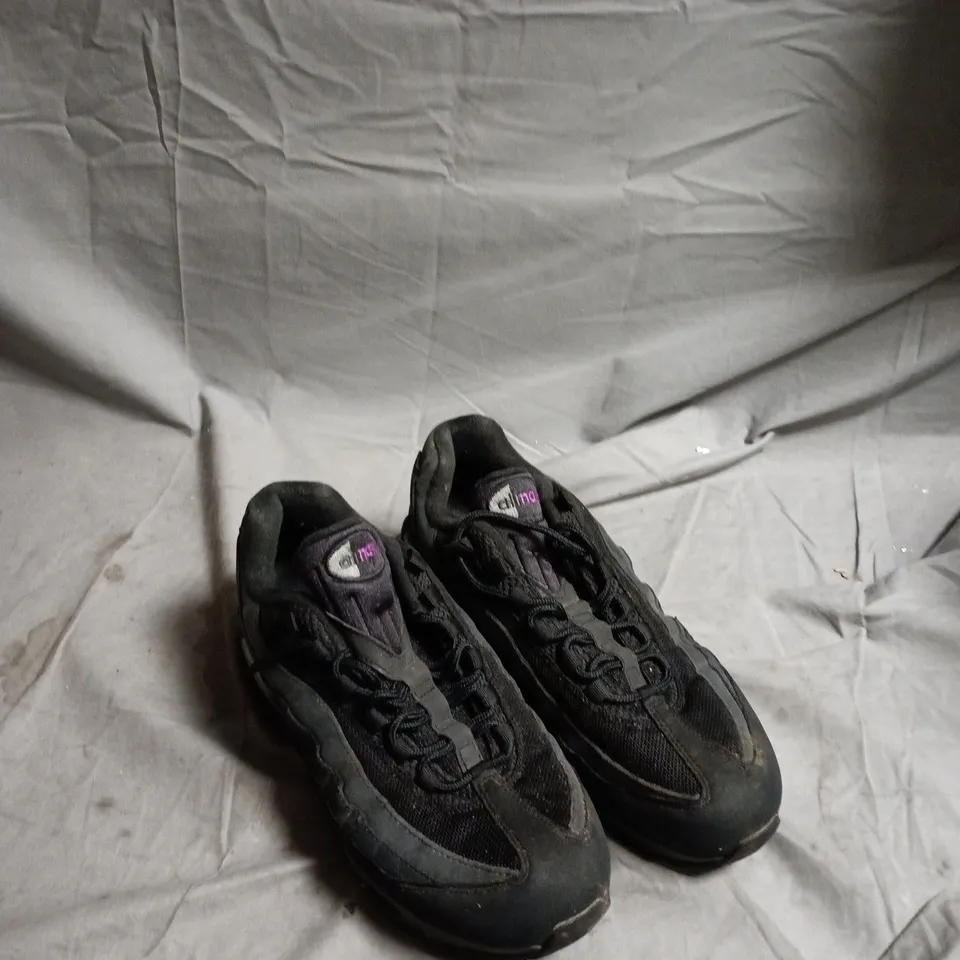NIKE AIRMAX 95 – UK 10 (US 11) – BLACK/CHARCOAL (MEN'S) (VERIFY MODEL)