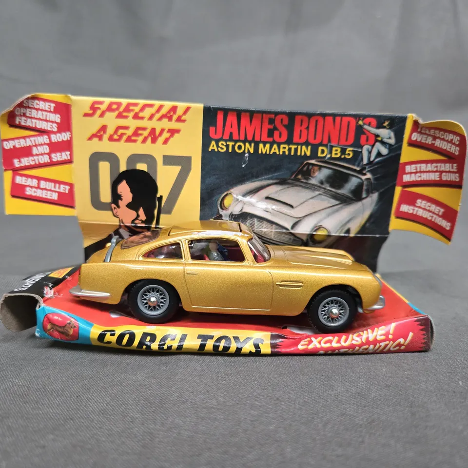 BOXED CORGI TOYS 261 JAMES BOND ASTON MARTIN D.B.5