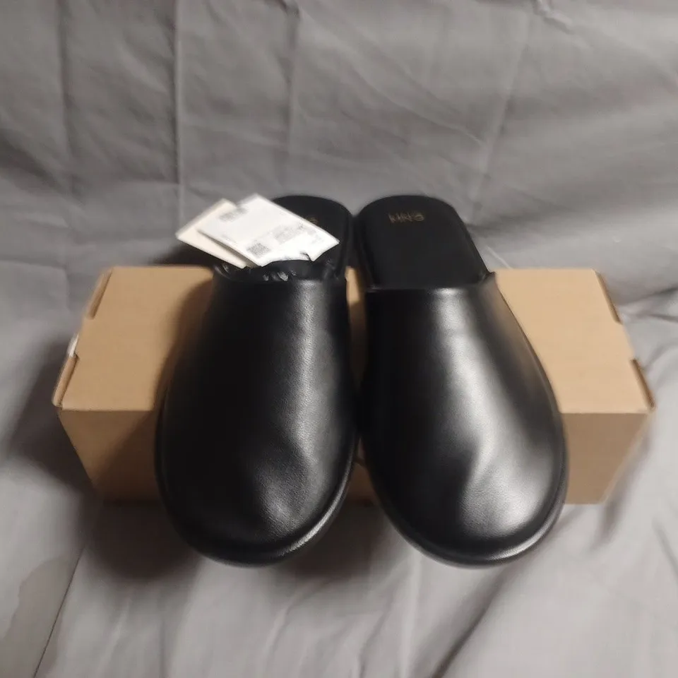 OXED PAIR OF MNG BY MANGO BLACK LEATHER MULE SLIPPERS – UK SIZE 3