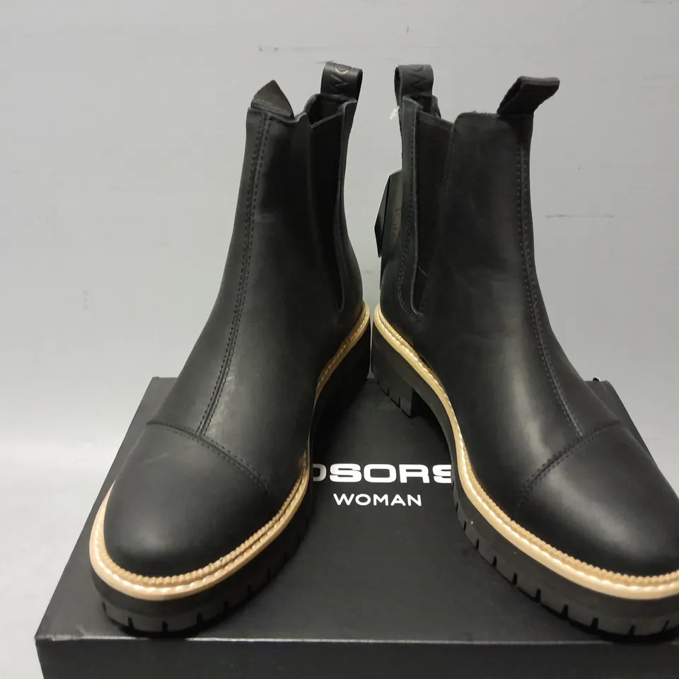 BOXED PAIR OF WINDSOR SMITH WOMENS THRONE BOOTS IN BLACK - UK 5