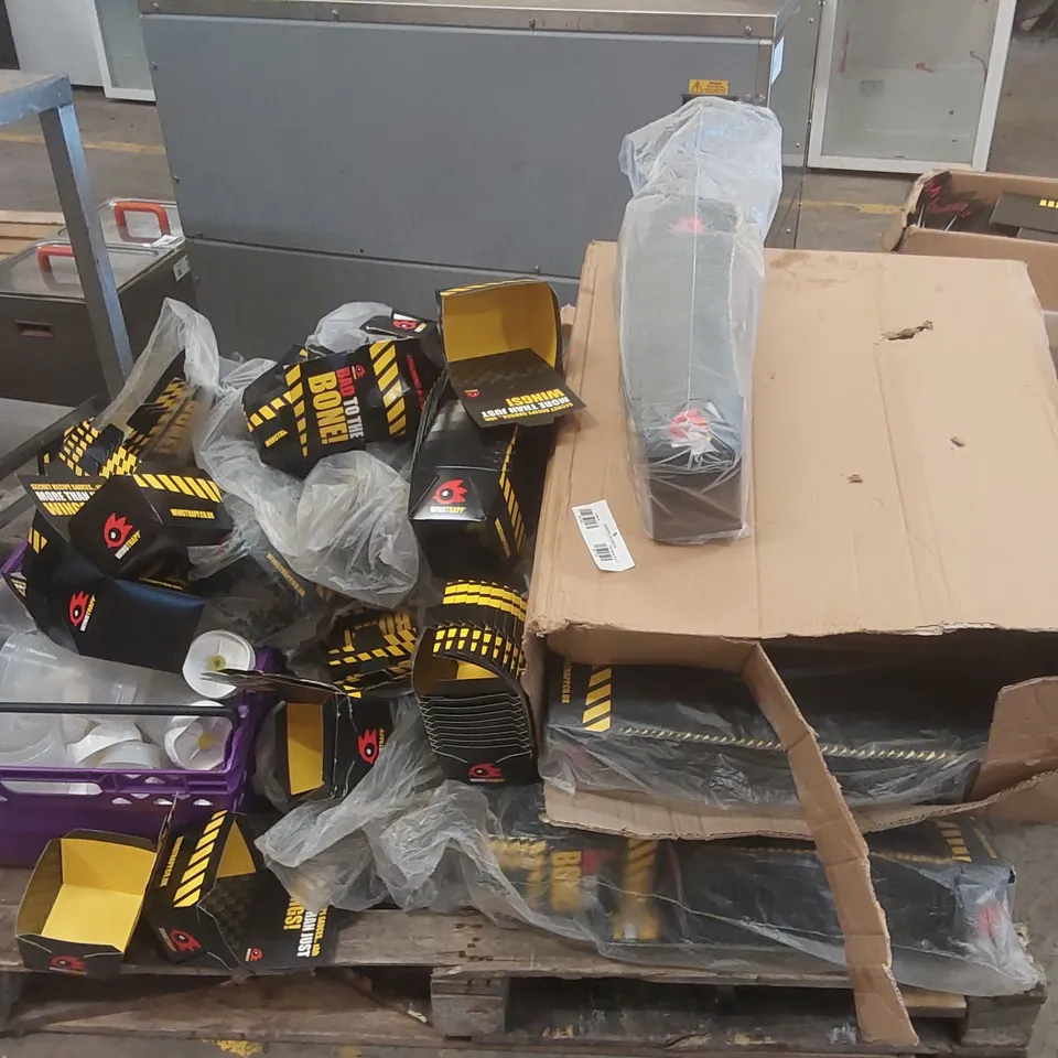 PALLET CONTAINING A VERY LARGE QUANTITY OF CATERING SUPPLIES INCLUDING TAKEAWAY BOXES ECT