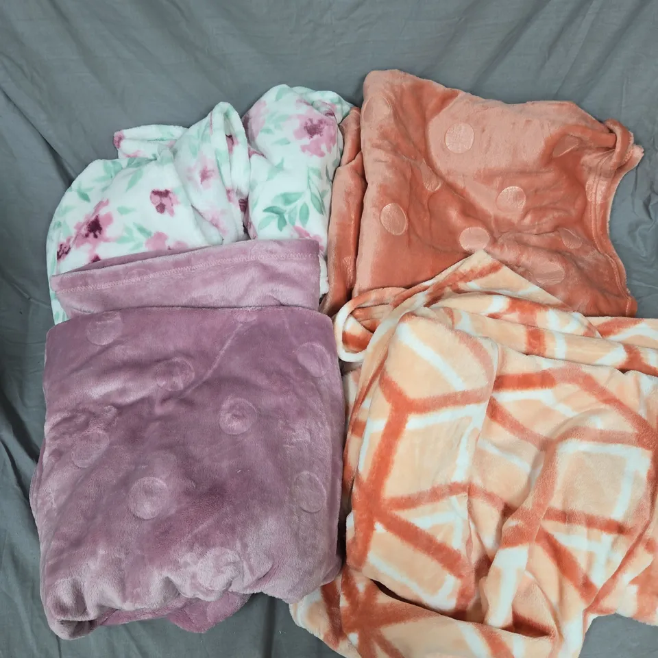 SET OF 4 COZEE HOME PLUSH THROWS IN VARIOUS COLOUR