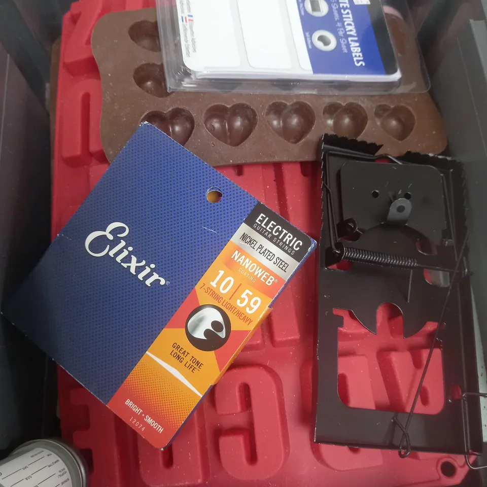 BOX OF APPROXIMATELY 10 ASSORTED ITEMS TO INCLUDE - WAX MELT HOLDER, ELIXIR, TEST TUBE BOTTLE ETC