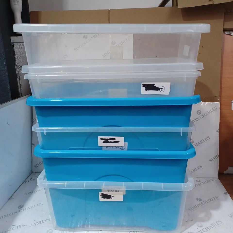 SET OF APPROXIMATELY 5 ASSORTED PLASTIC STORAGE CONTAINERS IN VARIOUS SIZES AND COLOURS