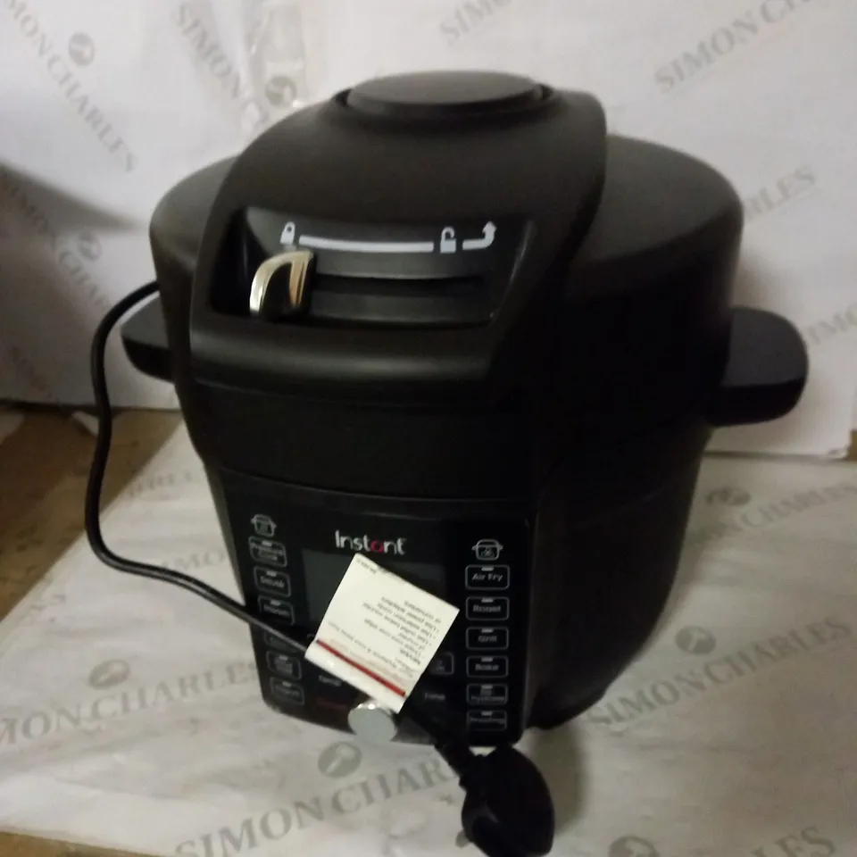 INSTANT POT DUO CRISP WITH ULTIMATE LID MULTI-COOKER AND AIR FRYER 