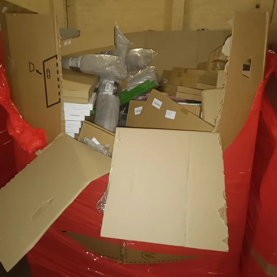 PALLET OF ASSORTED ITEMS TO INCLUDE WALL CLOCK, BAGGED RUGS AND WALL SHELF SETS