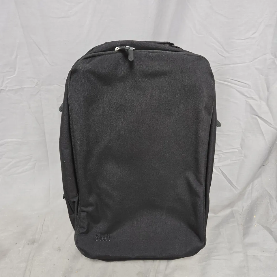 STOLT RUNNING BACKPACK IN BLACK