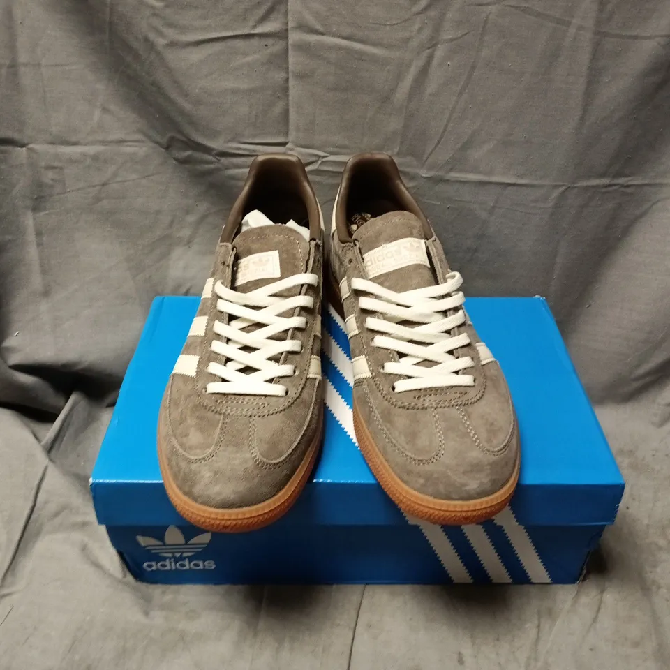 BOXED PAIR OF ADIDAS HANDBALL SPEZIAL TRAINERS IN GUM GREY - UK 8