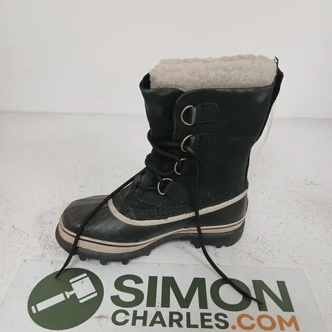 SOREL WOMEN'S CARIBOU WINTER BOOTS – DARK GREEN WITH FAUX SHEARLING, UK 6.5 (US 8)