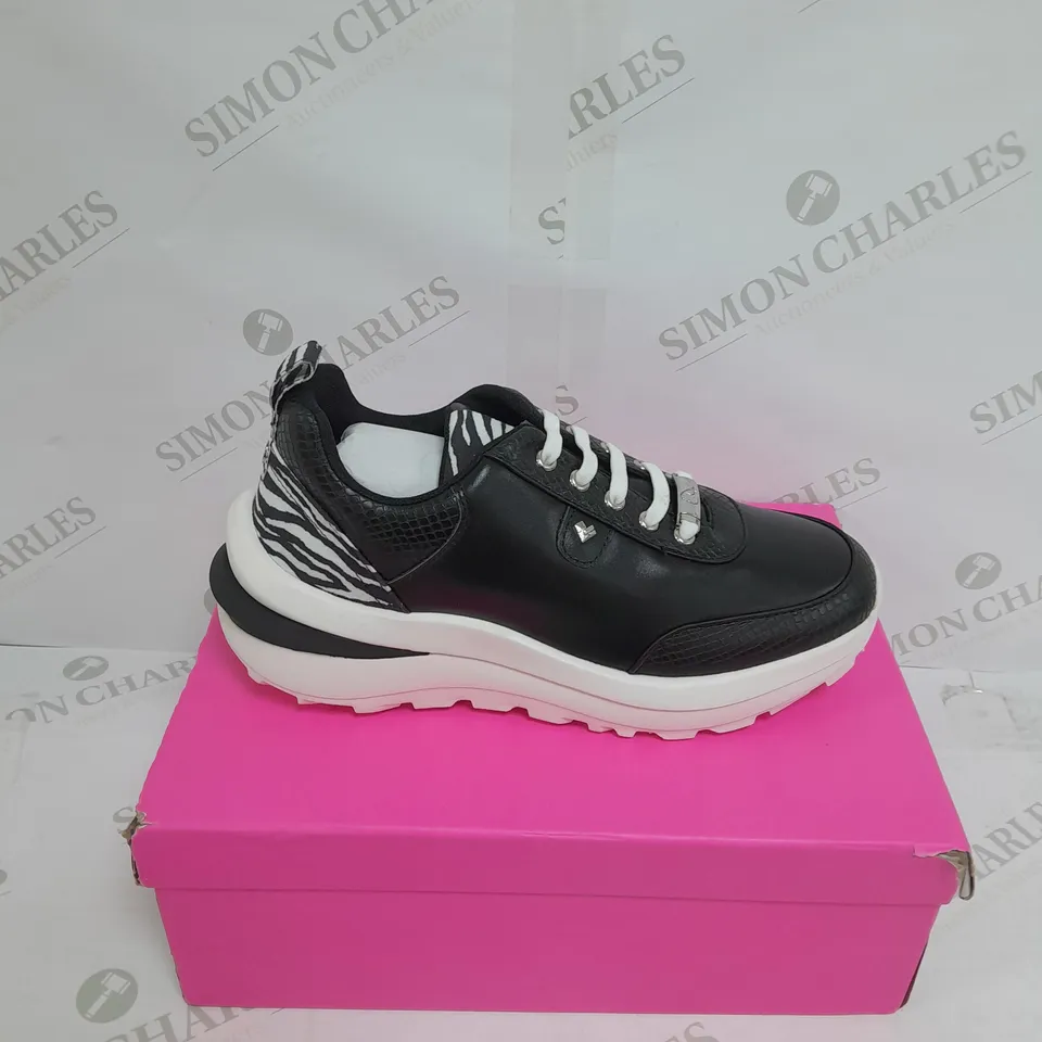 DANNII MINOGUE LATTE LOVERS TRAINER SIZE 8 