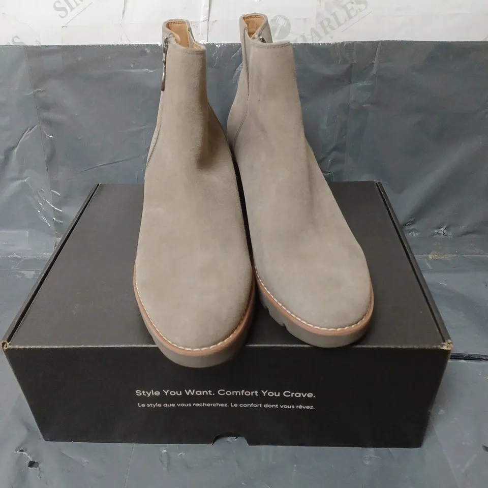 VIONIC SUEDE ANKLE BOOTS FAWN SIZE 6