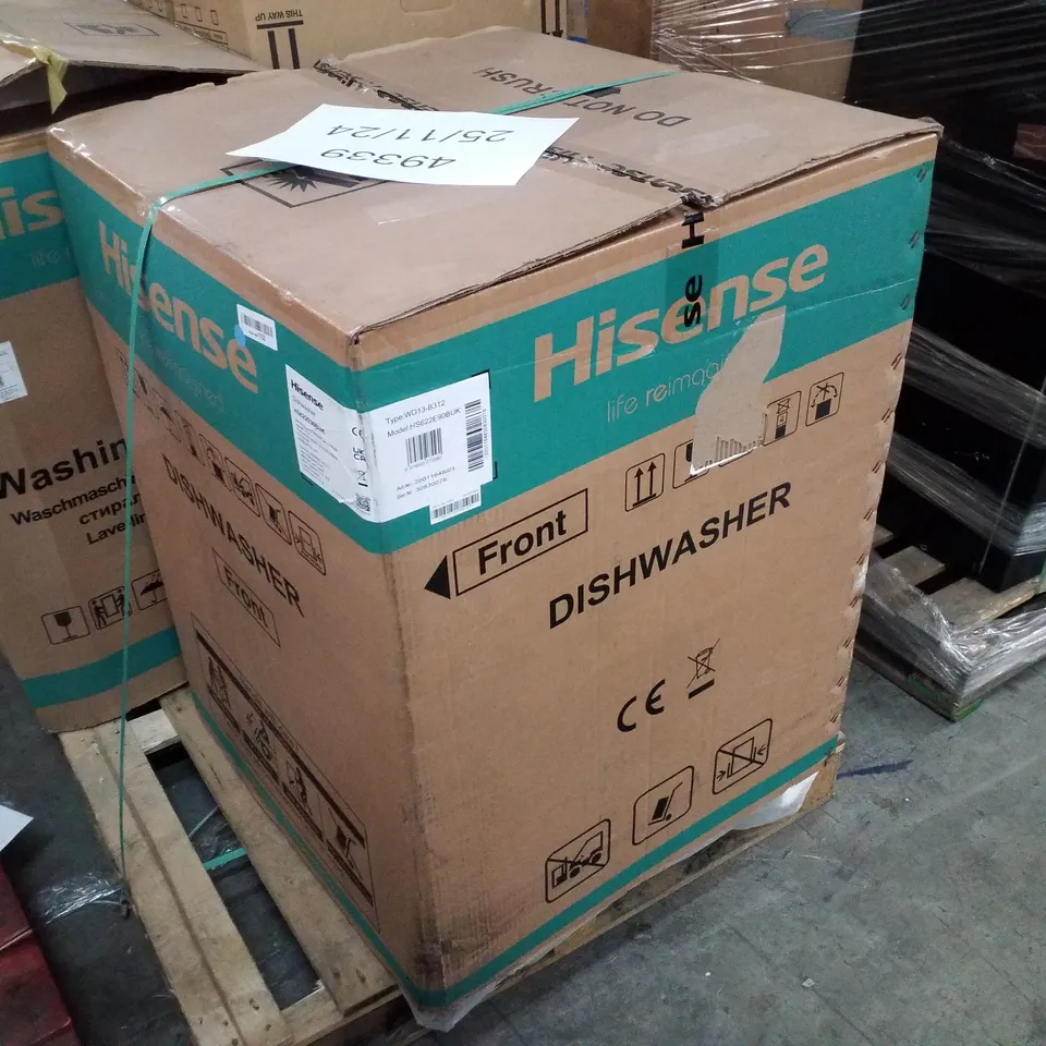 BOXED HISENSE FREESTANDING STANDARD DISHWASHER - UNPROCESSED RAW RETURN