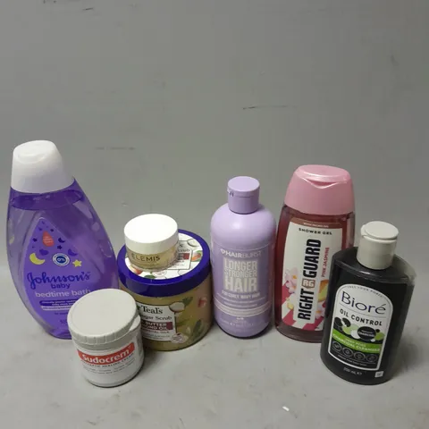 APPROXIMATELY 20 ASSORTED HEALTH & BEAUTY ITEMS TO INCLUDE - JOHNSON'S BEDTIME BABY BATH, SUDOCREM AND RIGHT GUARD SHOWER GEL