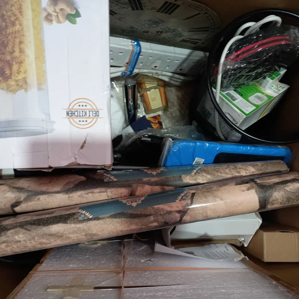 BOX OF APPROXIMATELY 10 ASSORTED HOUSEHOLD ITEMS TO INCLUDE EMBOSSED SHERPA THROW, A3 TRACING PAD, PIRANHA PULL & CHOP FOOD PROCESSOR, ETC
