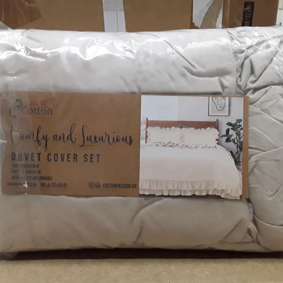 JIMI MICROFIBER SOLID COLOUR DOUBLE DUVET COVER SET WITH PILLOWCASES