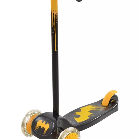 BATMAN TILT 'N' TURN SCOOTER WITH LIGHTS - 2022