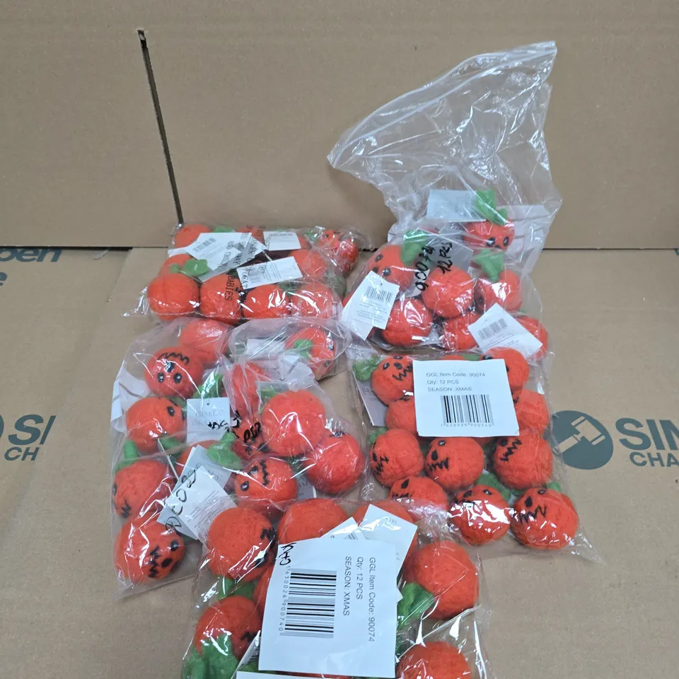 BOX OF APPROXIMATELY 30 GISELA GRAHAM PUMPKIN DECORATIONS