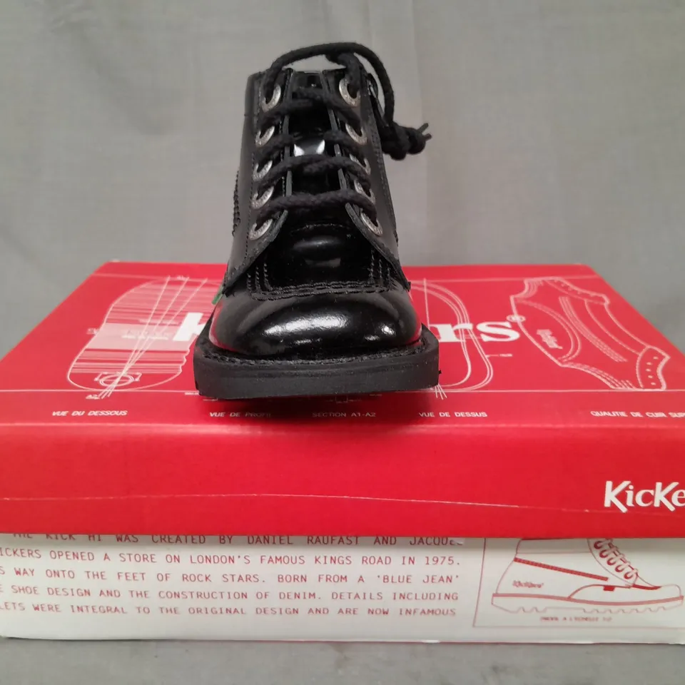 BOXED PAIR OF KICKERS KID'S SHOES IN BLACK EU SIZE 32