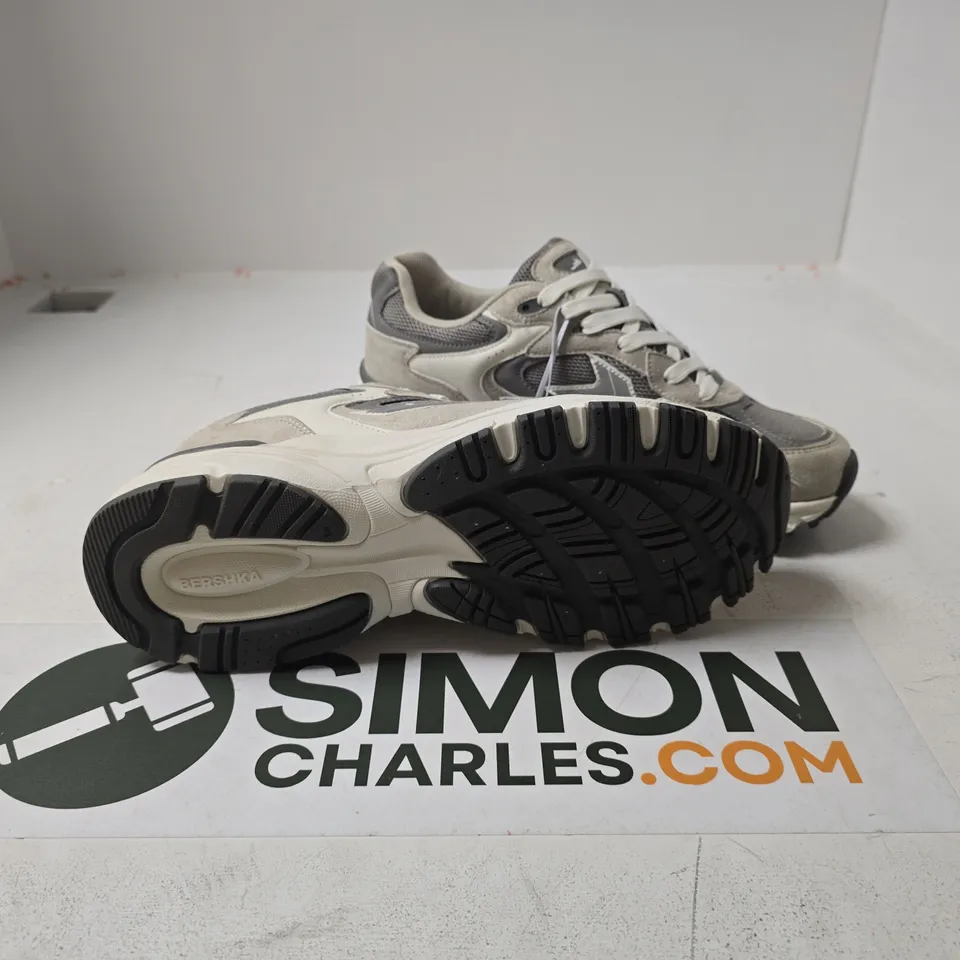 BERHSKA WHITE/GREY UK 9 TRAINER IN BAG UNBOXED