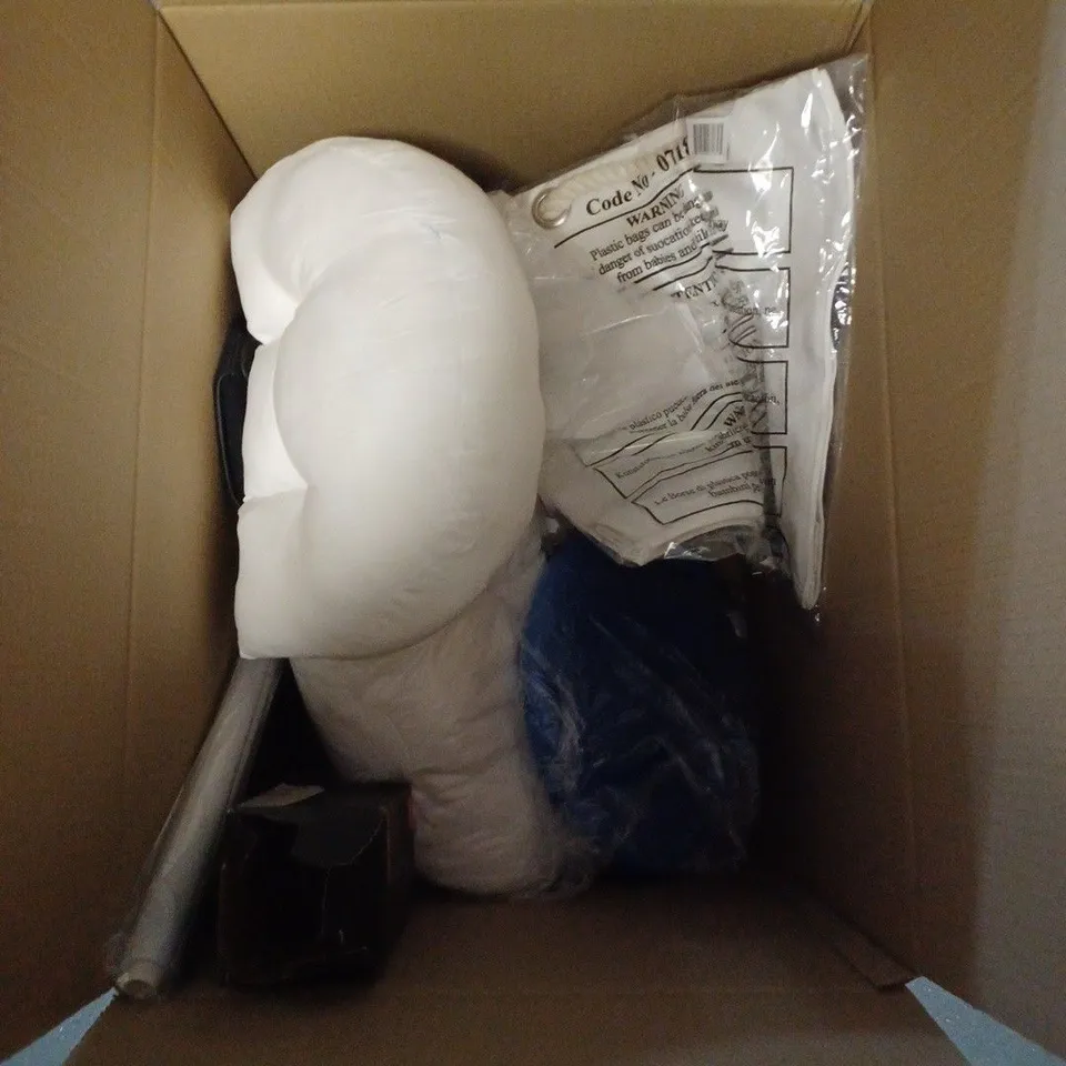 APPROXIMATELY 15 HOUSEHOLD PRODUCTS TO CONTAIN PHONE SWING DEVICE, CAMPING TRAVELLING MAT, FERO CONCEPT RADIO POCKET BAG ETC