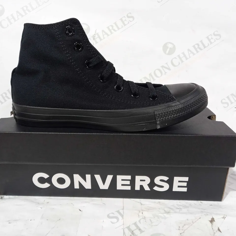 BOXED PAIR OF CONVERSE CANVAS SHOES IN BLACK UK SIZE 5.5
