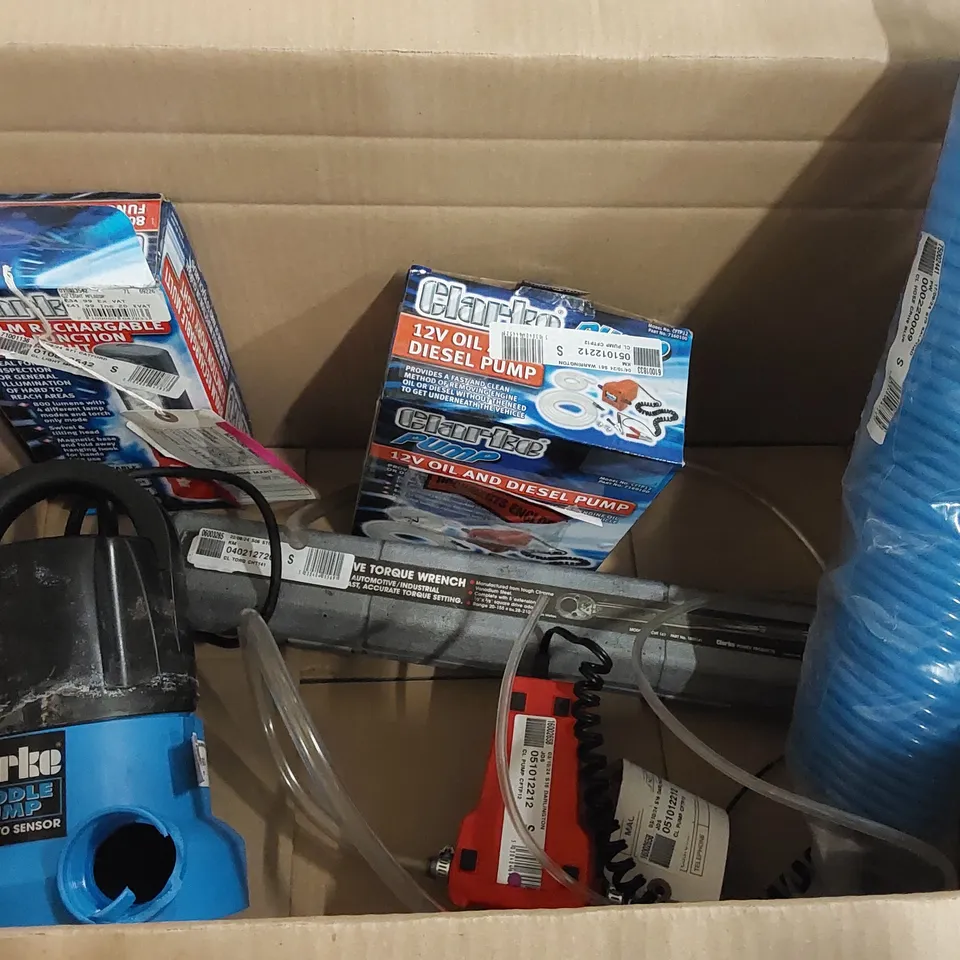 BOX OF ASSORTED CLARKE TOOLS TO INCLUDE: 12V OIL AND DIESEL PUMP, RECHARGEABLE WORK LIGHT, TORQUE WRENCH, PUDDLE PUMP ECT