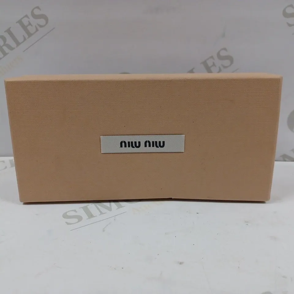 NILU NILU QUAY AUSTRALIA GLASSES WITH CASE