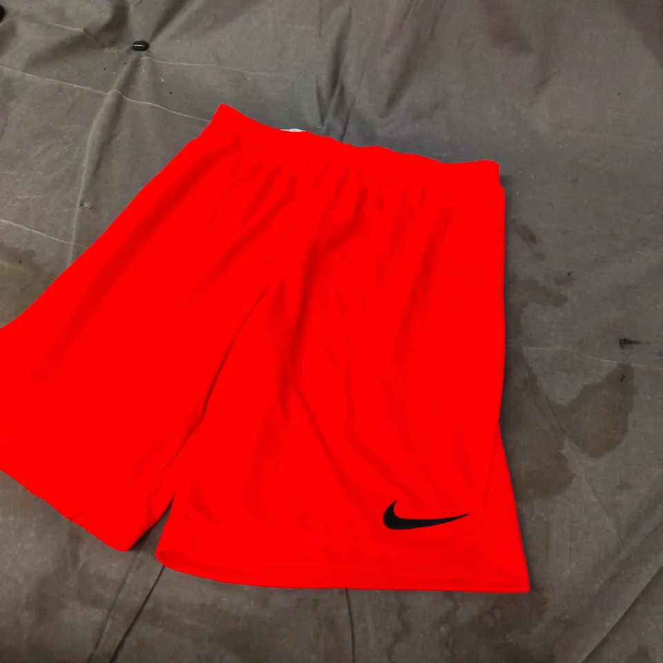 NIKE RED ATHLETIC SHORTS SIZE XL