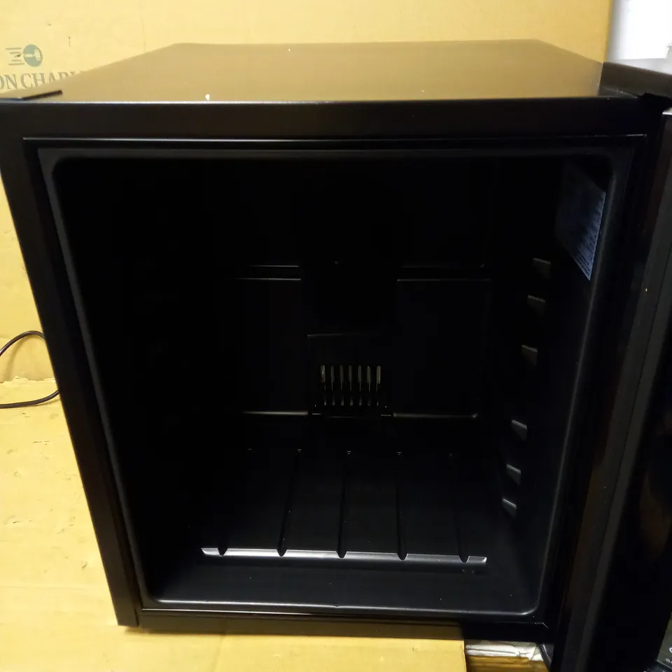 HUSKY HUS-HN5 REFLECTIONS TABLE TOP DRINKS COOLER, 16 BOTTLE CAPACITY, BLACK- COLLECTION ONLY