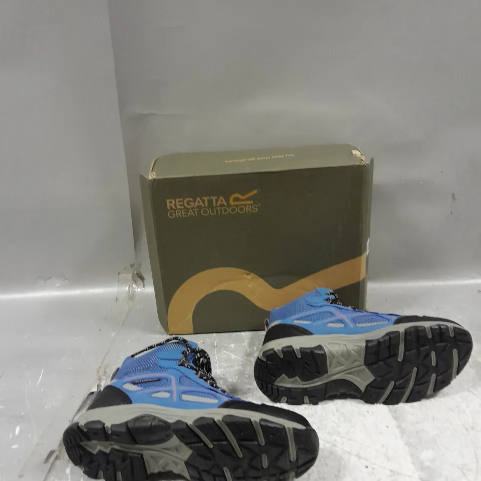 BOXED PAIR OF REGATTA GREAT OUTDOORS LADY VENDEAVOUR BOOT BLUE UK 4 