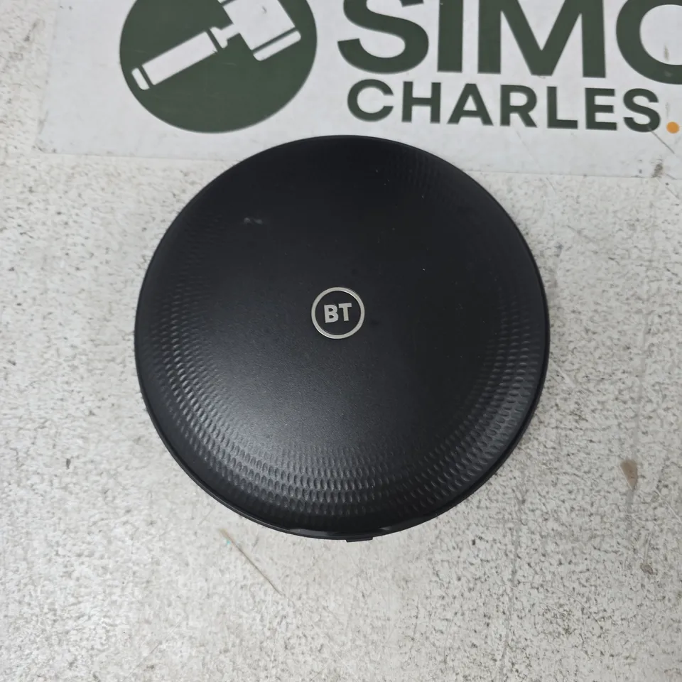 TOTE OF APPROXIMATELY 14 ASSORTED ITEMS TO INCLUDE: BT ROUTER
