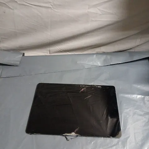 SAMSUNG TABLET WITH AKG BRANDING – SILVER, CRACKED SCREEN 