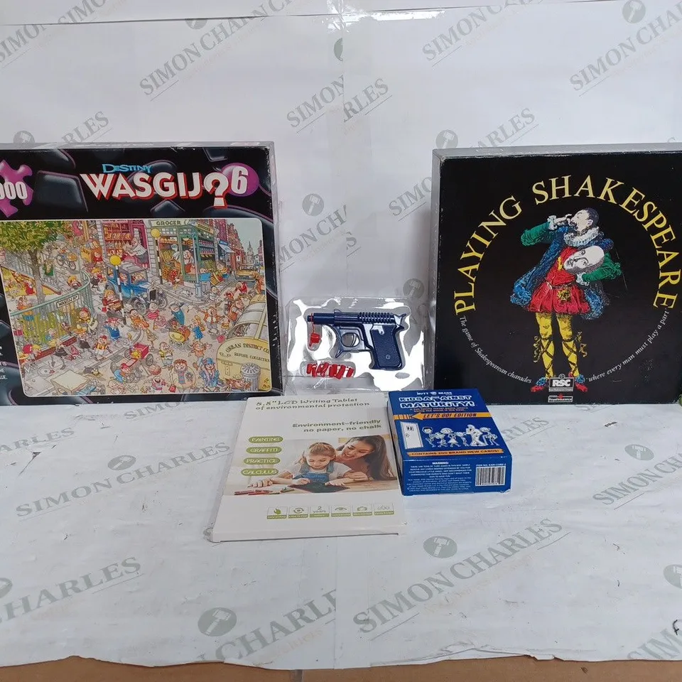 BOX OF APPROX 30 ASSORTED TOYS TO INCLUDE - DUNLOP PRO PADEL TENIS BALL - NUTT HEADS KIDS AGAINST MATURITY CARD GAME - SWAT MISSION SPUD GUN ECT 