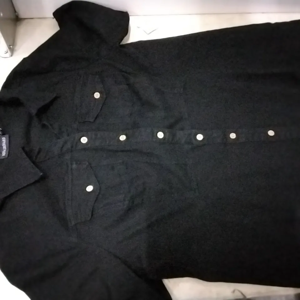 BOX CONTAINING NINA LEONARD  LIGHT BLUE DENIM DRESS SIZE  L , 4 PCS , 3 PCSBLACK DENIM DRESS SIZE 3XL AND 7 BLACK PONCHOS SIZE 3XL