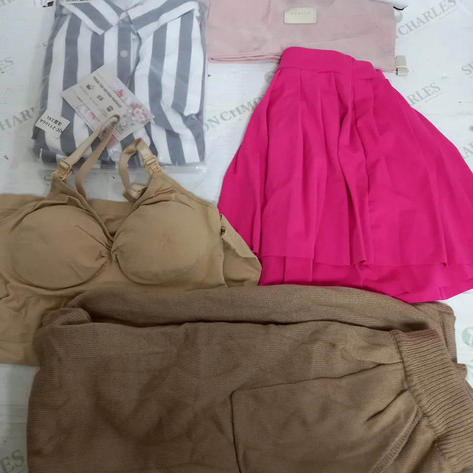 BOX OF APPROXIMATELY 22 ASSORTED CLOTHING ITEMS TO INCUDE - SKIRT , BAG , TROUSERS ETC
