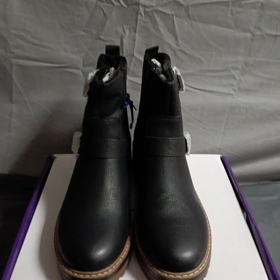 BOXED PAIR OF LOTUS WOMEN'S BLACK LEATHER ANKLE BOOTS – UK SIZE 7