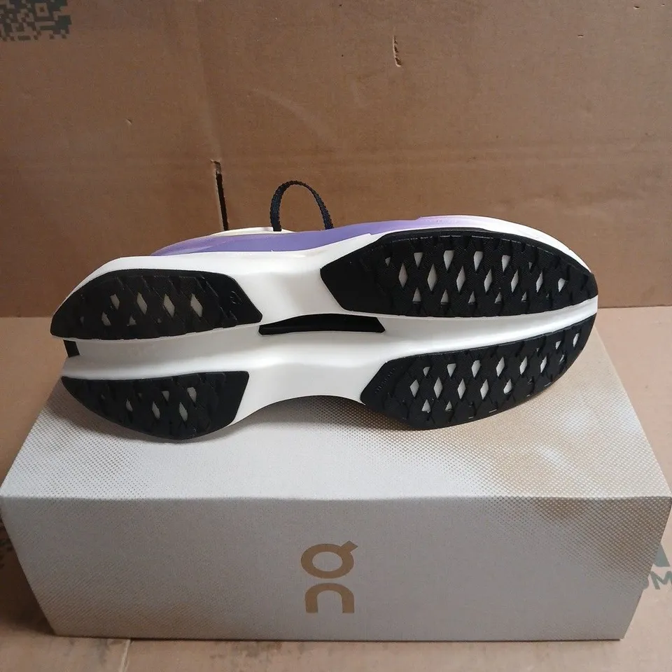 ON RUNNING SNEAKERS – WHITE WITH LAVENDER ACCENTS BOXED UK 9.5