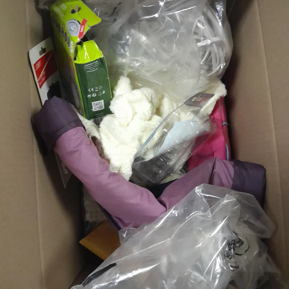 APPROXIMATELY 15 ASSORTED HOUSEHOLD & ELECTRICAL PRODUCTS TO INCLUDE ROBERTS DAB RADIO, FIXED DOWNLIGHT, BABBLE WATER BOTTLE ETC 