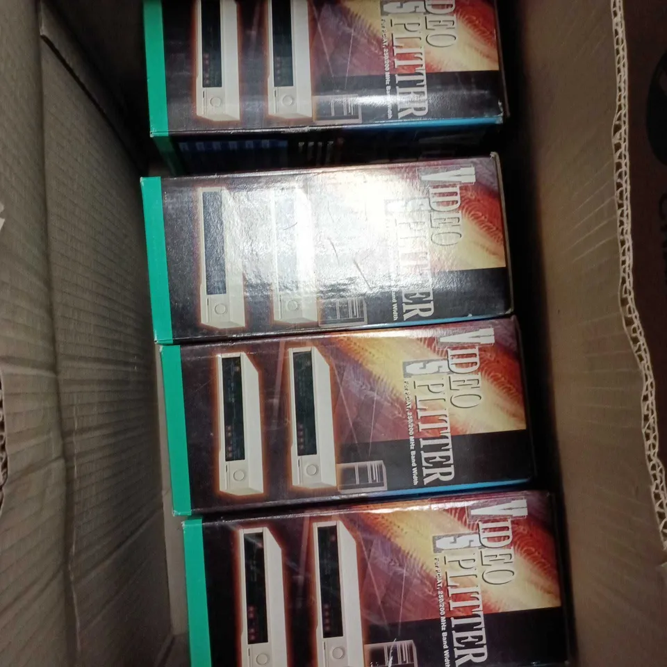 4x VIDEO SPLITTER – BOXED AV ACCESSORY